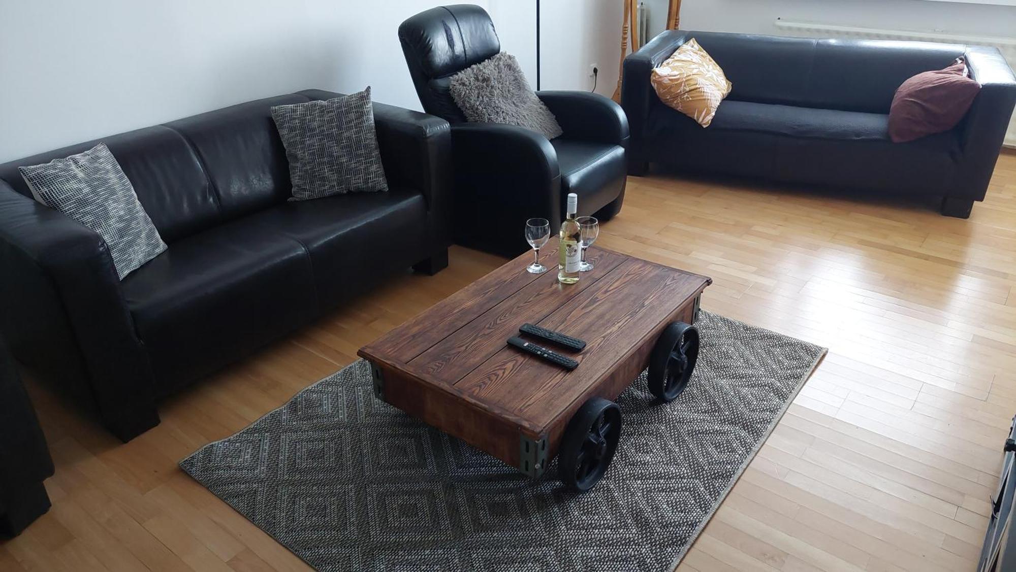 Apartman Surany Esterno foto